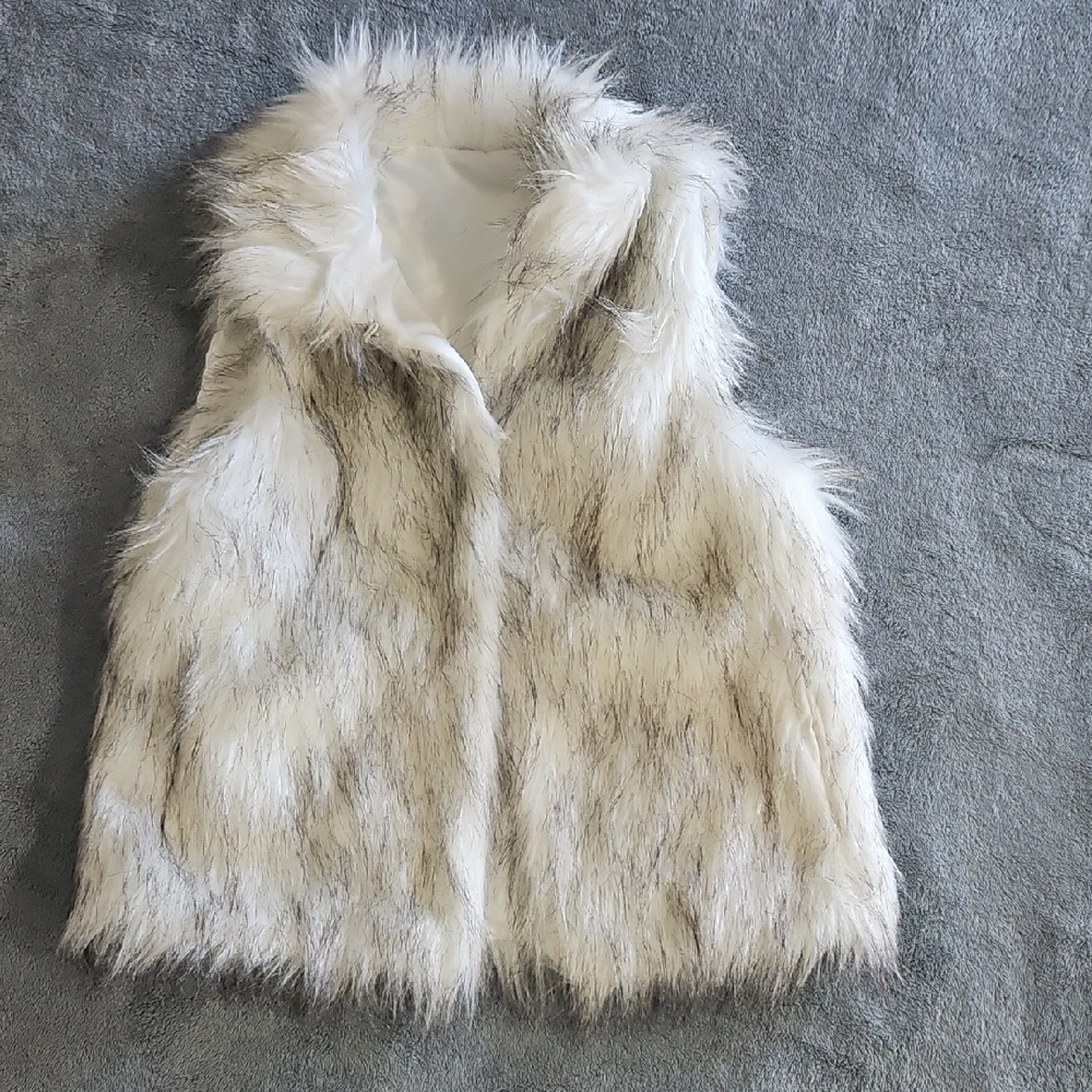New Faux Fur Vest in White and Gray